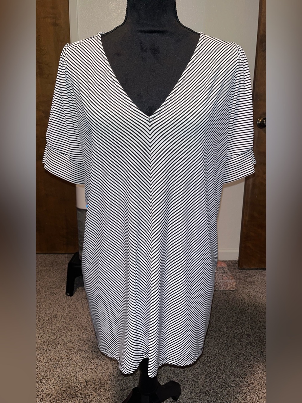 Torrid Striped V-Neck Short Sleeve Women’s Top - Black & White